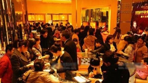 中国大妈完胜华尔街 来看看有中国人的金店景