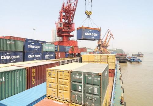 黄石新港昨开港 货物直达60多个国家和地区