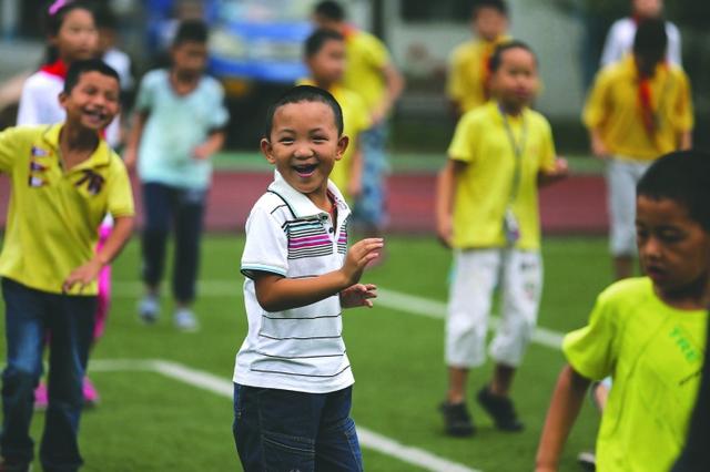 山西被挖双眼男孩到武汉上盲校 父母在盲校工