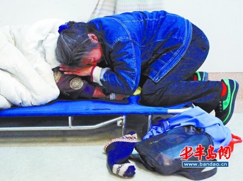 盼了三天三夜,捡回的开颅女终于见了妈