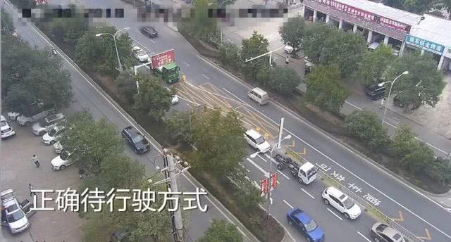 随州首条逆向可变车道投入使用 到底怎么走?