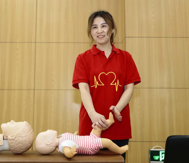 武汉儿童医院党员先锋队开展急救培训进校园