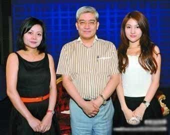 郎咸平专访郭美美受质疑 被疑为郭美美的干爹