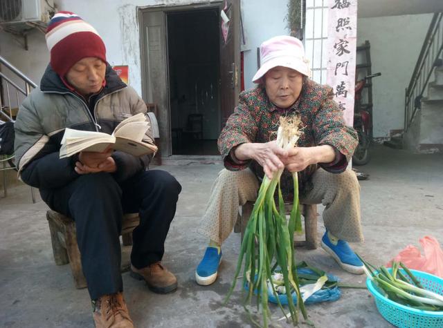 襄阳小伙身残志坚 自身感悟写出长篇童话小说
