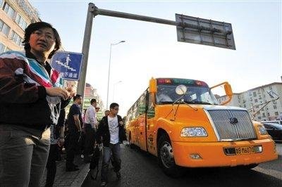 甘肃正宁幼儿园校车事故遇难人数增至21人(图)