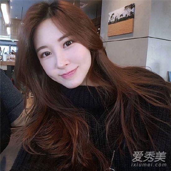 偏分大卷发,二八分加上空气感大卷,时髦更显女人味,蓬松大卷让长发