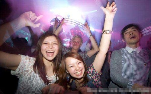 实拍疯狂的日本夜店!