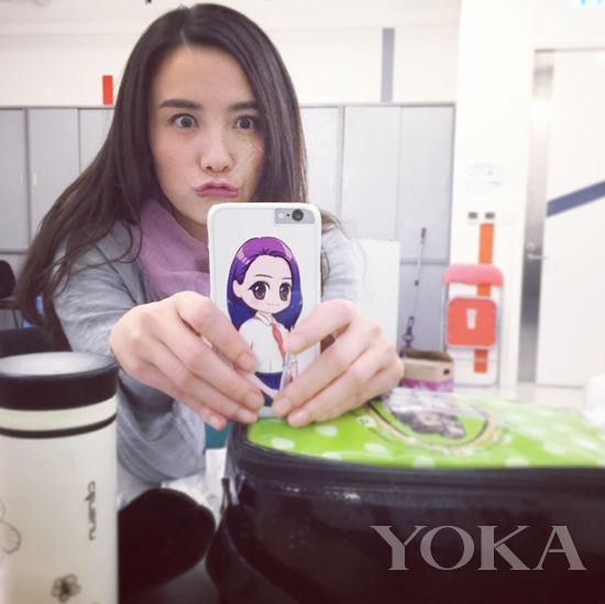 春节别穿成暴发户 范爷倪妮精装不失色