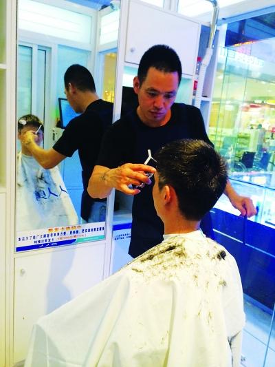 快剪理发店进军武汉超市 收费统统10元