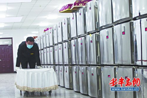 入殓师月薪万元只是传说