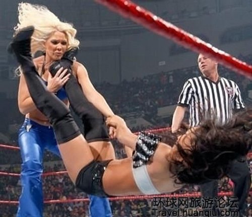 残暴的美国<em>女子</em>职业摔角_旅游频道_旅游新闻