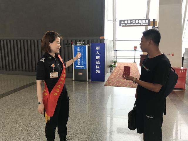 武汉天河机场军人可优先登机 随行家属也可优