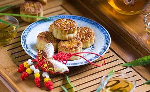 节日英语:中秋节为何要吃月饼?
