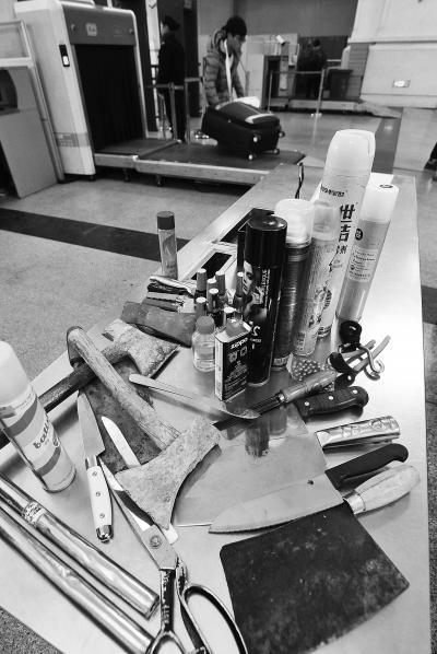 新禁带目录昨施行 汉口火车站查收38把菜刀