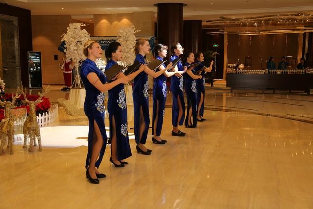 荆州南国温德姆酒店开启复古圣诞亮灯仪式