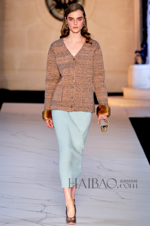 毛衣&半裙搭配 超模自然演绎最佳效果
