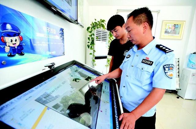 武汉硕士片警首创社区警务APP 打造24小时警