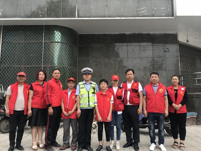 洪湖市文明单位志愿者创文在行动