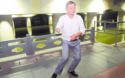 宁波独臂校长图片