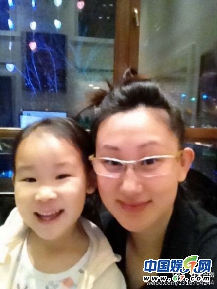 组图:赵文卓 张丹露 子女萌照 儿子被称小法海_