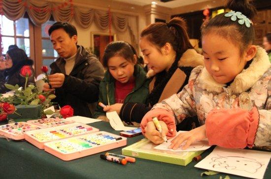 情暖女人季 优雅绽绿城之闻香识女人