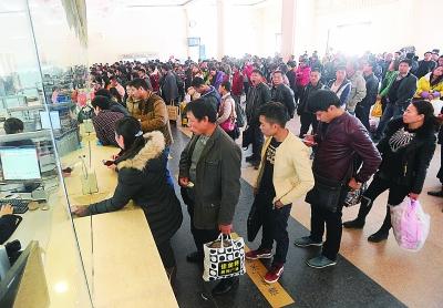 春运抢票首日三火车站售票3000张 川渝车票秒