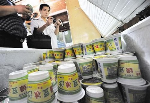 东莞产绿豆沙实为武汉产 小作坊无证冒用QS认证
