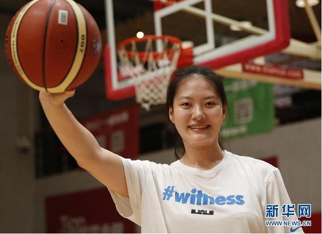 18岁清华附中<em>女生加盟</em>NCAA 身高1米99曾夺M