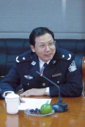 武汉交管局首开 网上讲坛 微对话交管局政委_