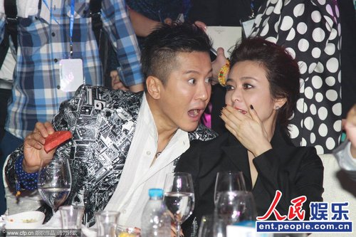 关之琳着<em>短裤</em>性感<em>露臀</em> 与毛宁热聊遭偷瞄胸部