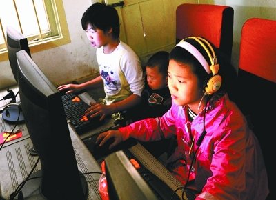 硚口黑网吧藏身民宅 10岁女孩带2岁弟弟玩游戏