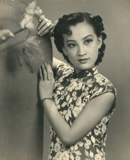 民国<em>美女周璇</em>原版老照片亮相 拍出150万高价_