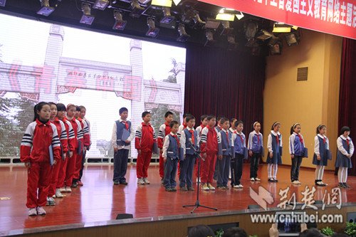 武汉高校学子评价网络祭扫:时尚的爱国教育活