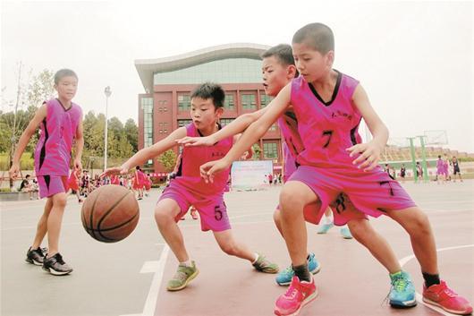 高新中小学生篮球赛打响 21支球队享受运动快