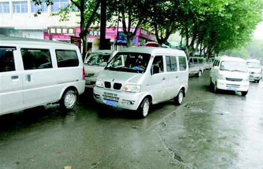 宜昌中心城区停车难 抢车位攻略网上受捧