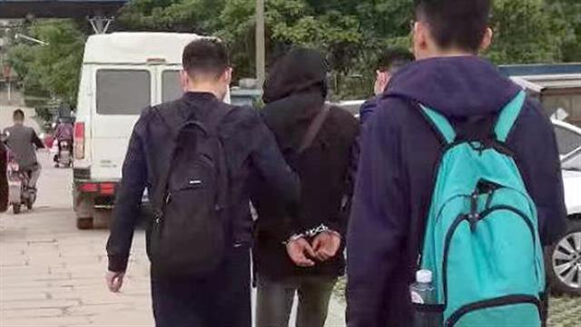 武汉一窃贼深夜行窃 女户主强势出击人赃并获