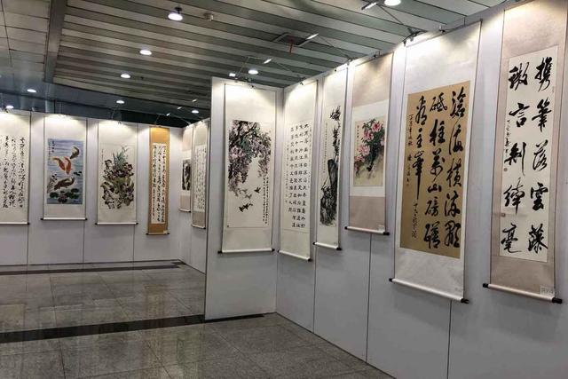 �人�����黭�о������30��������黭չ����