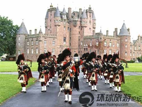 男人穿<em>裙子</em> 别有一番风味_旅游频道_旅游新闻