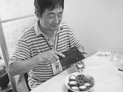 武汉好吃佬赶一夜火车赴四川拜师自制盐皮蛋