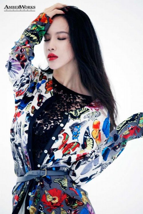 高清组图:潘霜霜蕾丝装小秀事业线 拒绝露骨主