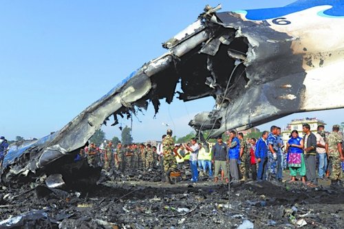 尼泊尔坠机,19人遇难