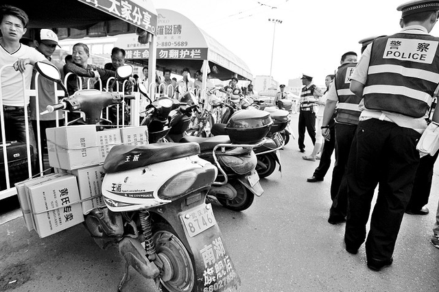 武汉首次集中整治超标电动车 昨扣车480余辆