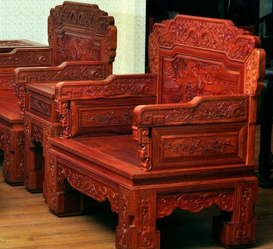 中国人疯炒红木 为找材料赴老挝高价拆老房子