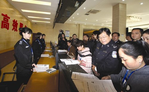 驾考新规培训在荆州开班 全省200多位民警参加