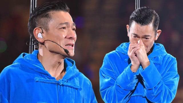 刘德华演唱会中途严重失声 泪流满面退票给观众