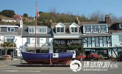 实拍英国超级富豪岛 人均收入30万以上_旅游频