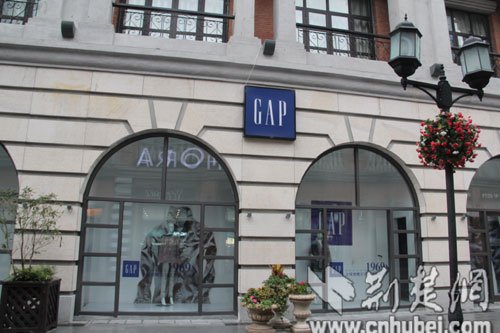 国际时尚快销品牌扎堆进驻武汉 撼动商场品牌