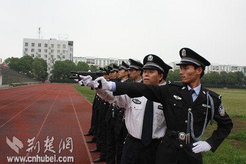 武汉警官职业学院用心为学子铺筑就业路