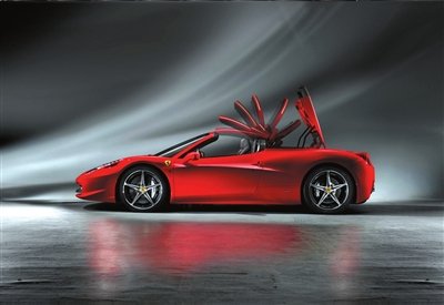 据法拉利方面介绍,作为全球首款中-后置8缸硬