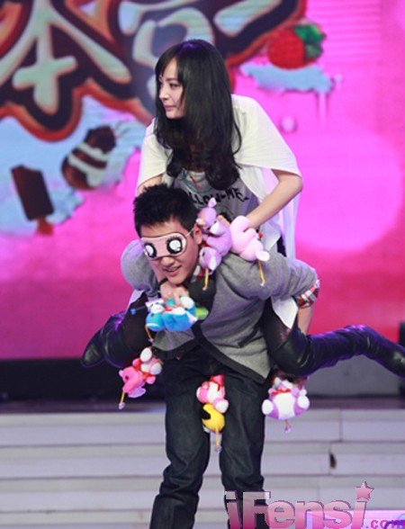杨幂冯绍峰张杰谢娜张翰郑爽 "背媳妇"秀恩爱(图)